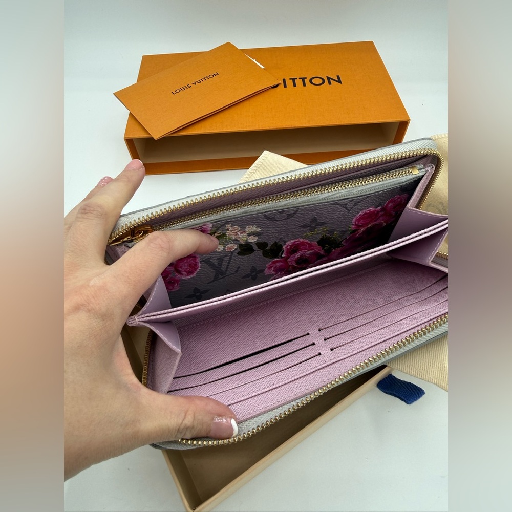 Louis Vuitton Ultra Rare Garden Wallet - Picture 5 of 6